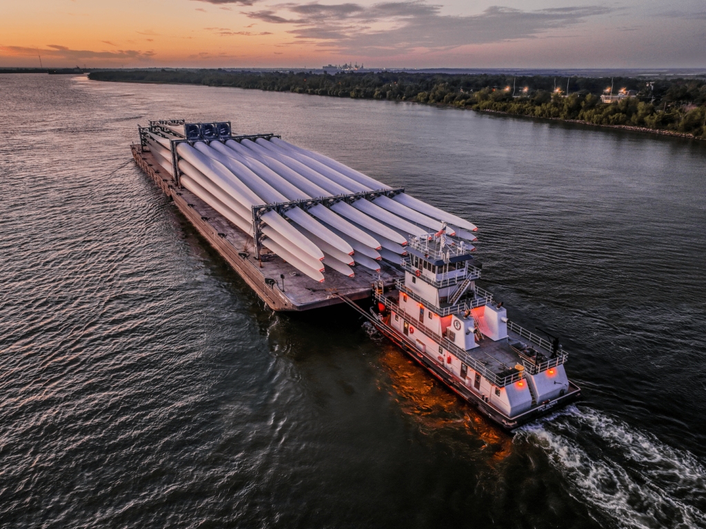 SEA.O.G - Container ship with turbines